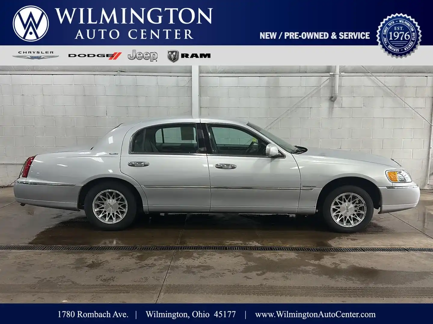 2001 Lincoln Town Car Signature's photo