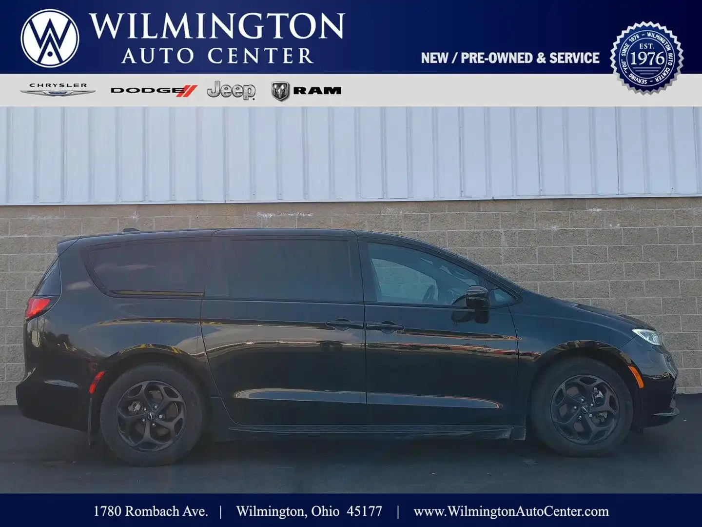 2022 Chrysler Pacifica Hybrid Touring L's photo