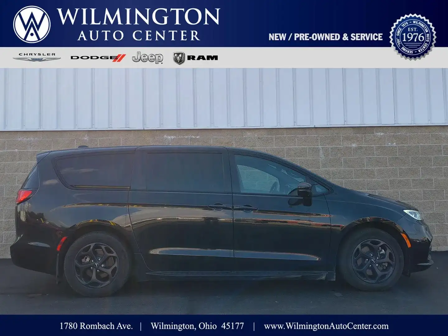 2022 Chrysler Pacifica Hybrid Touring L's photo
