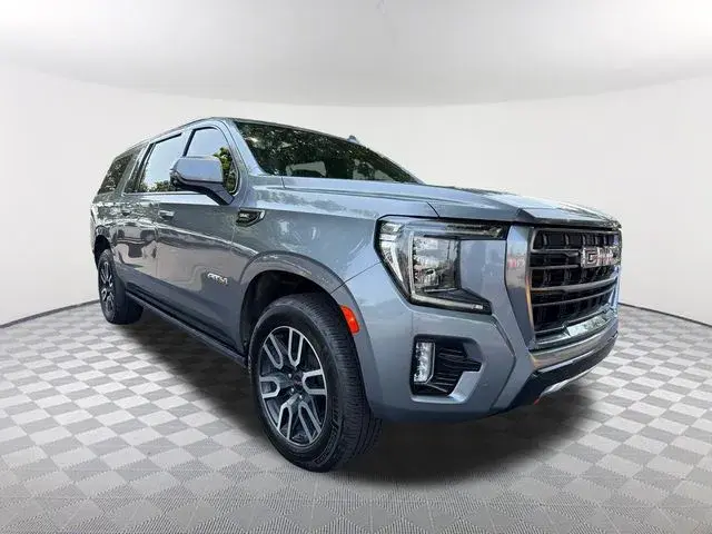 2022 GMC Yukon AT4 4WD photo 3