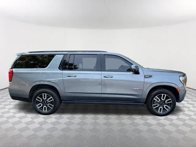 2022 GMC Yukon AT4 4WD photo 4
