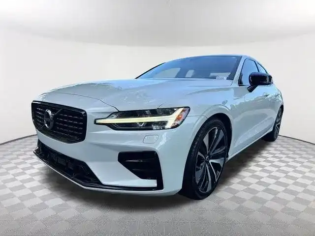 2022 Volvo S60 B5 Black Edition Momentum's photo