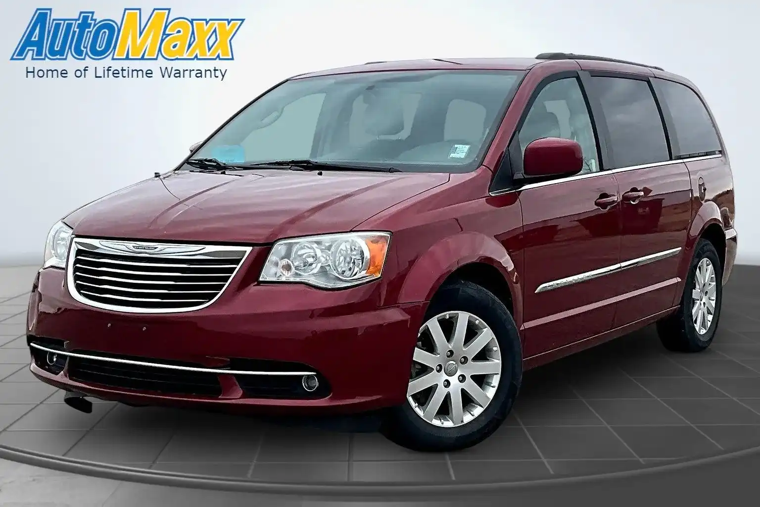 2014 Chrysler Town & Country Touring's photo