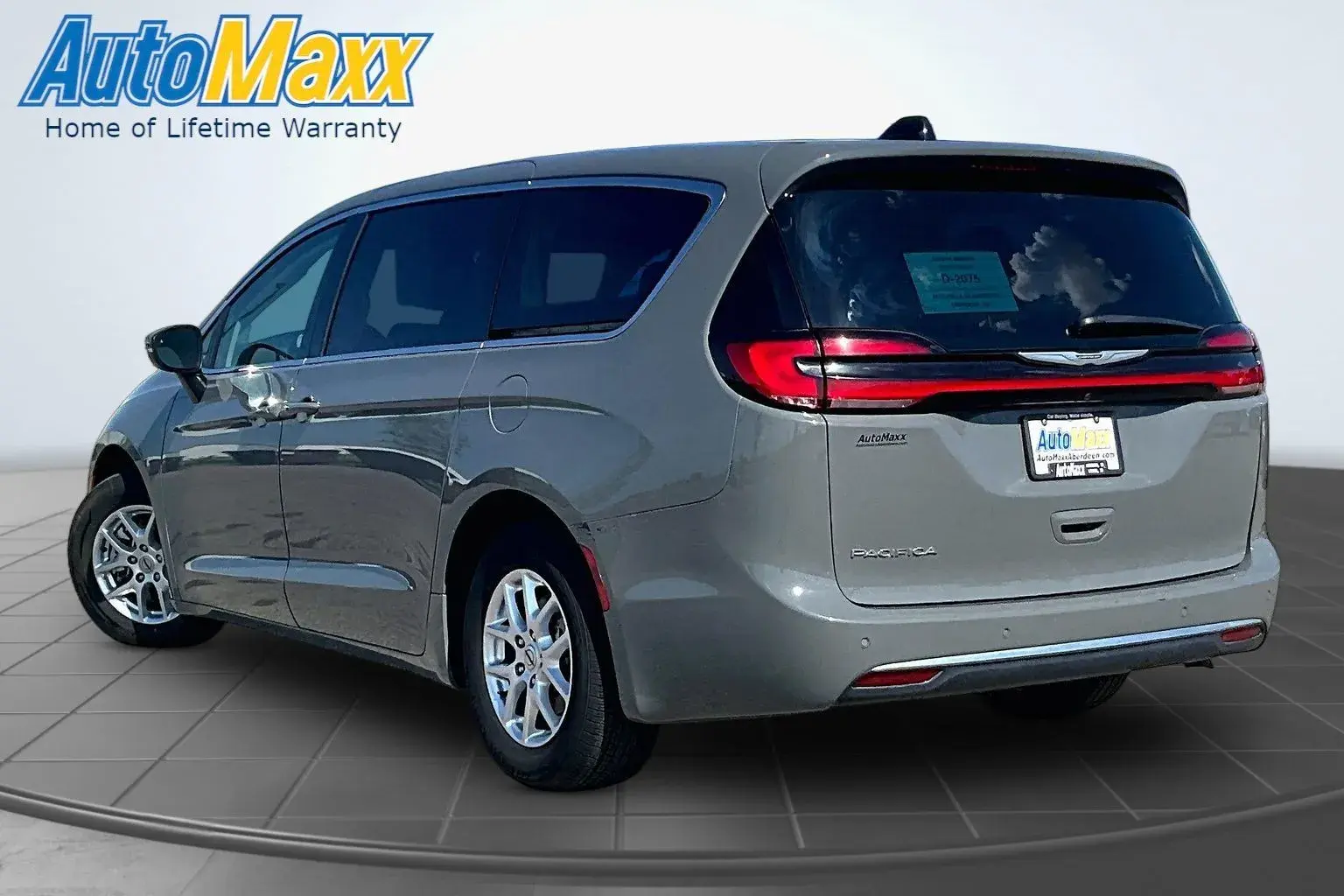 2023 Chrysler Pacifica Touring L photo 5
