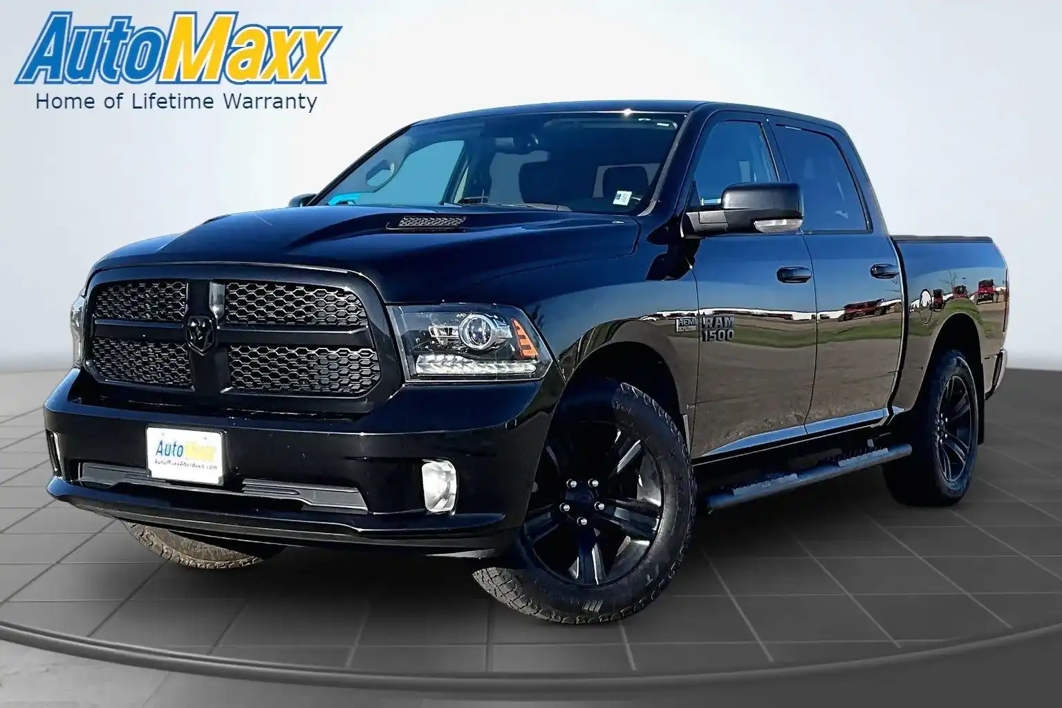 2017 RAM 1500 Night Edition Crew Cab 4x4 5'7" Box's photo