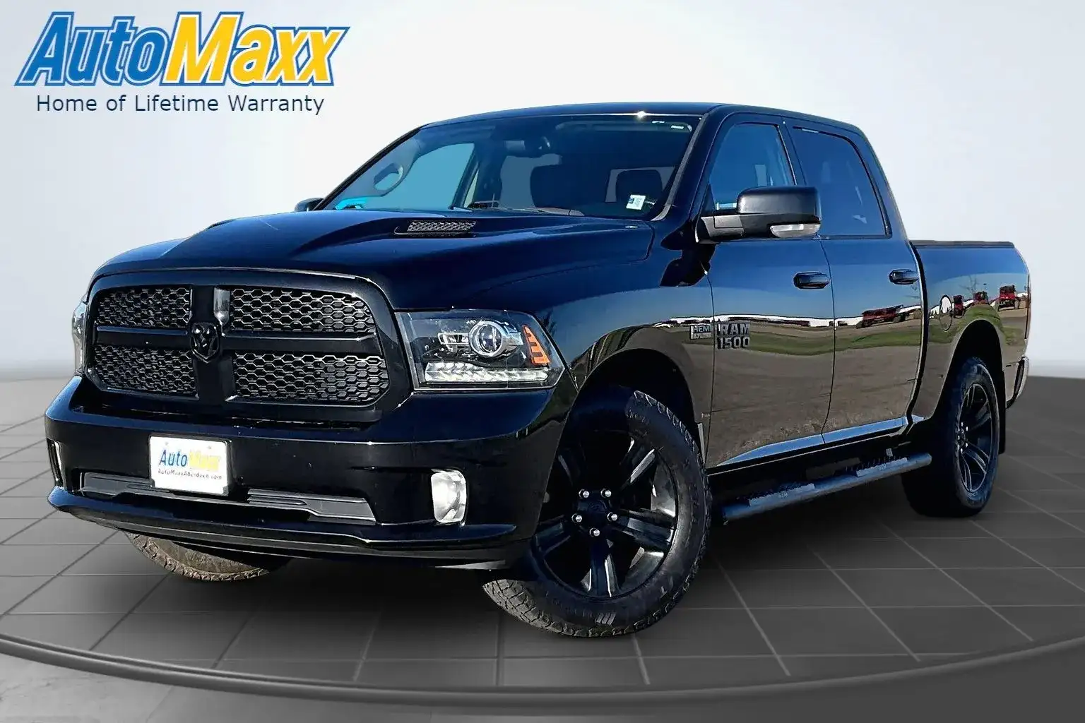 2017 RAM 1500 Night Edition Crew Cab 4x4 5'7" Box's photo