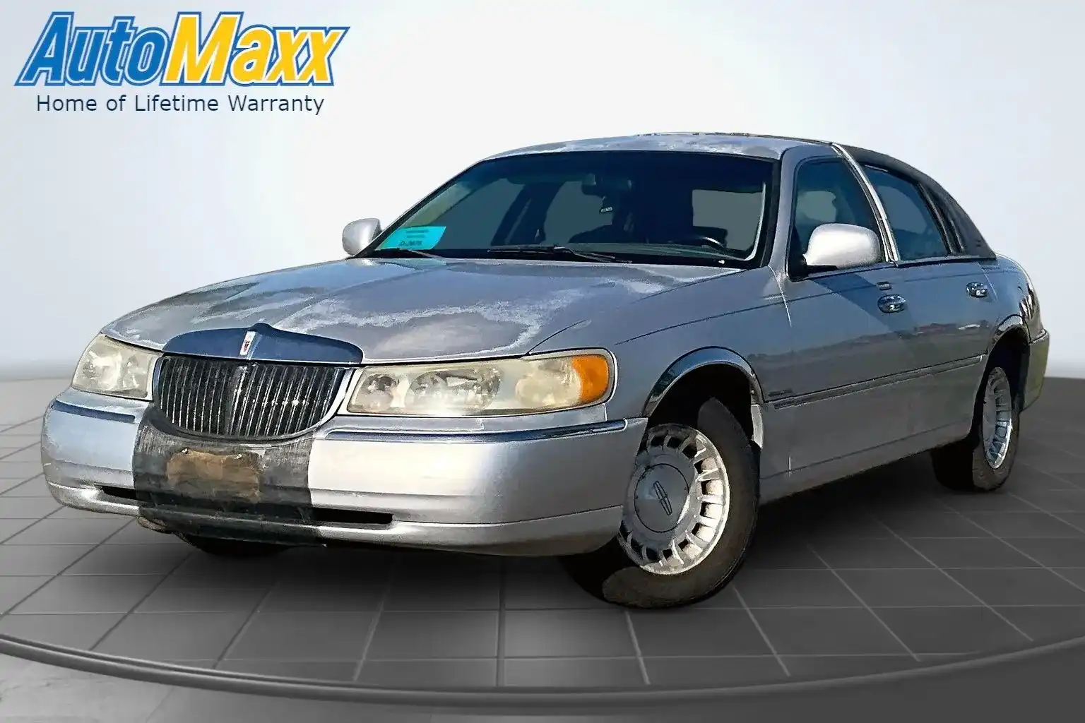 2000 Lincoln Town Car Executive's photo