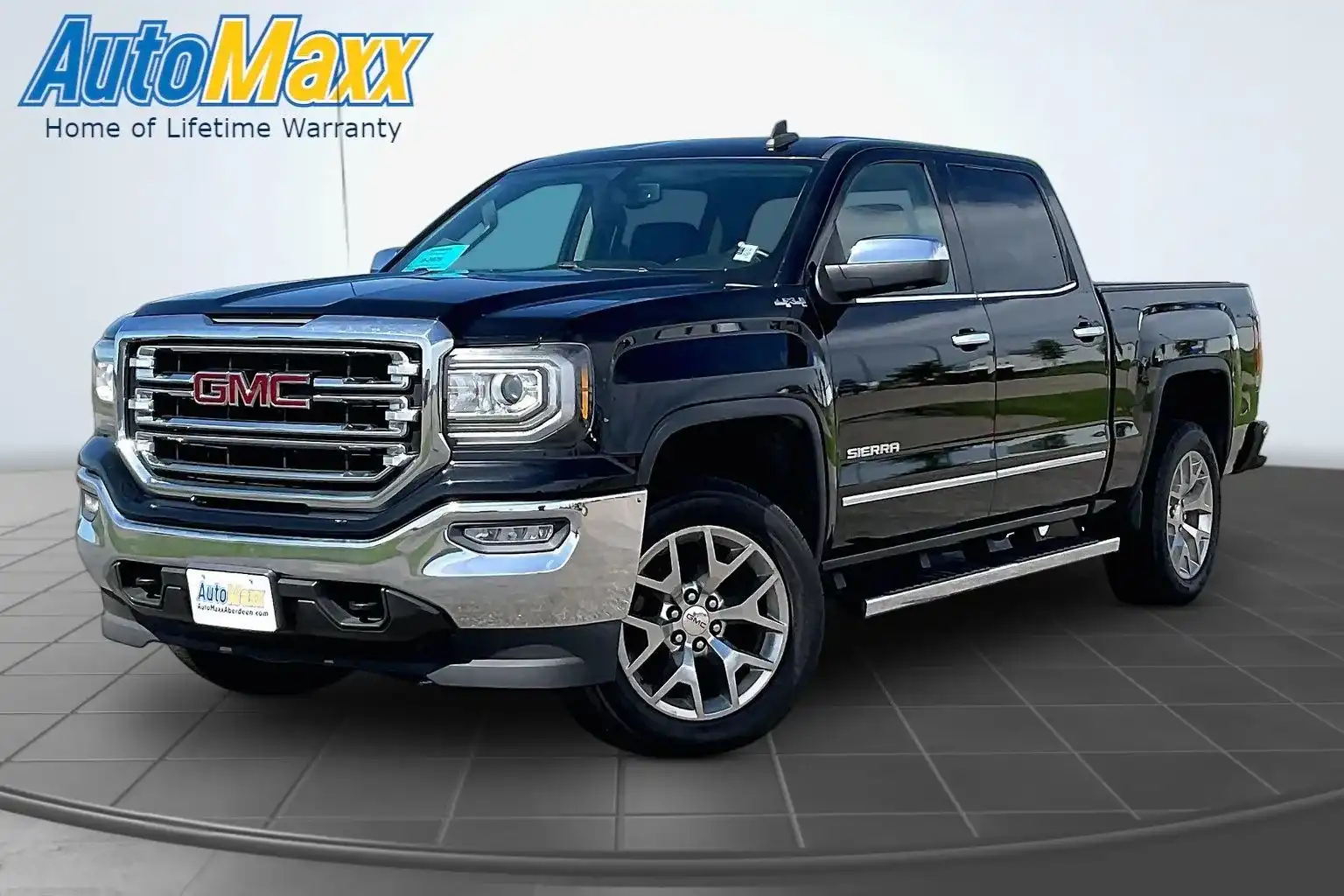 2018 GMC Sierra 4WD Crew Cab Short Box SLT's photo