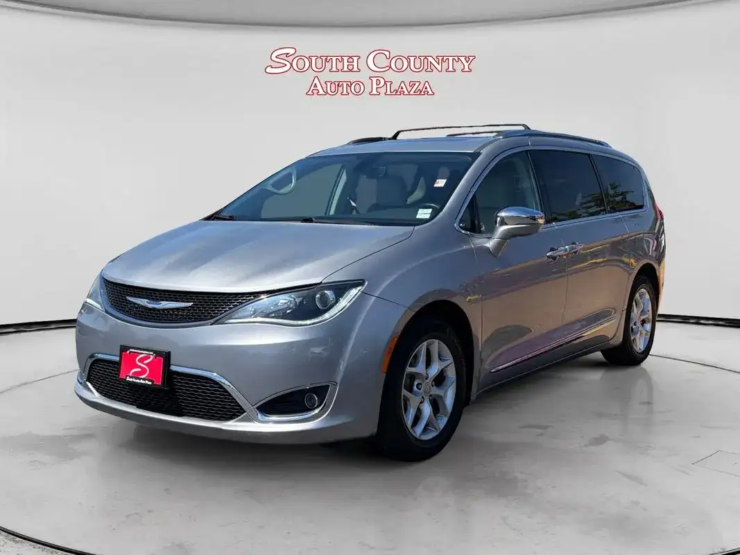2020 Chrysler Pacifica Limited's photo
