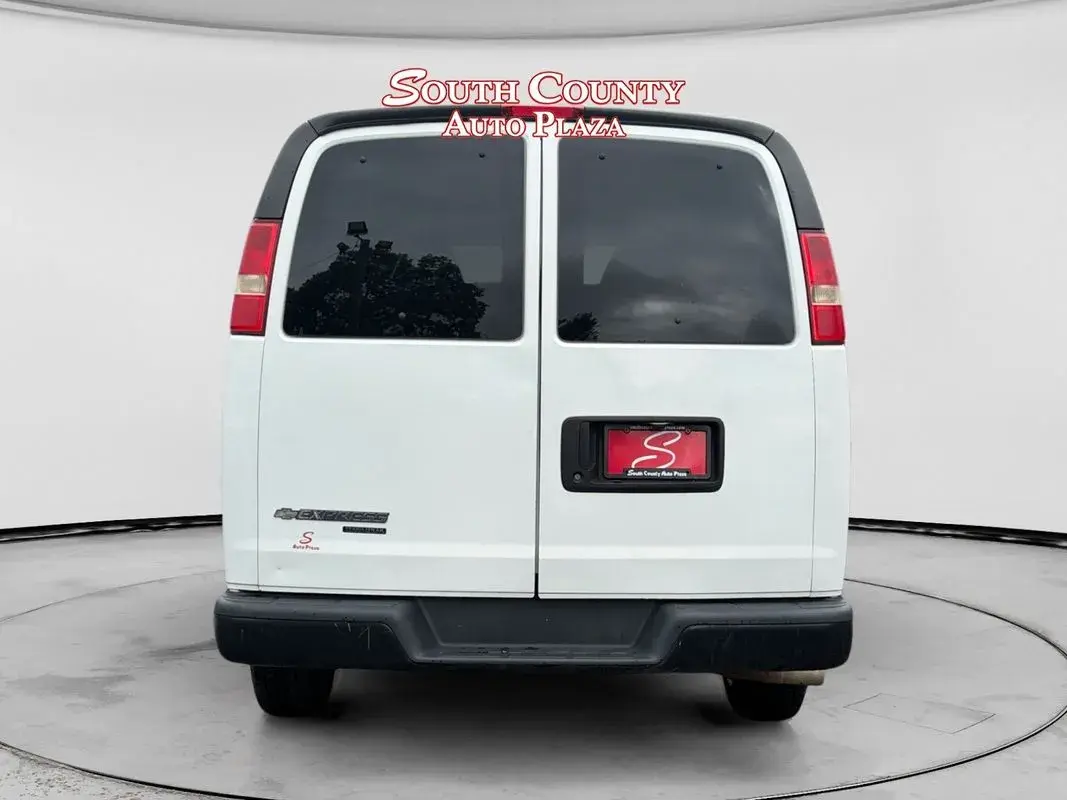 2013 Chevrolet Express 2500 LS photo 4