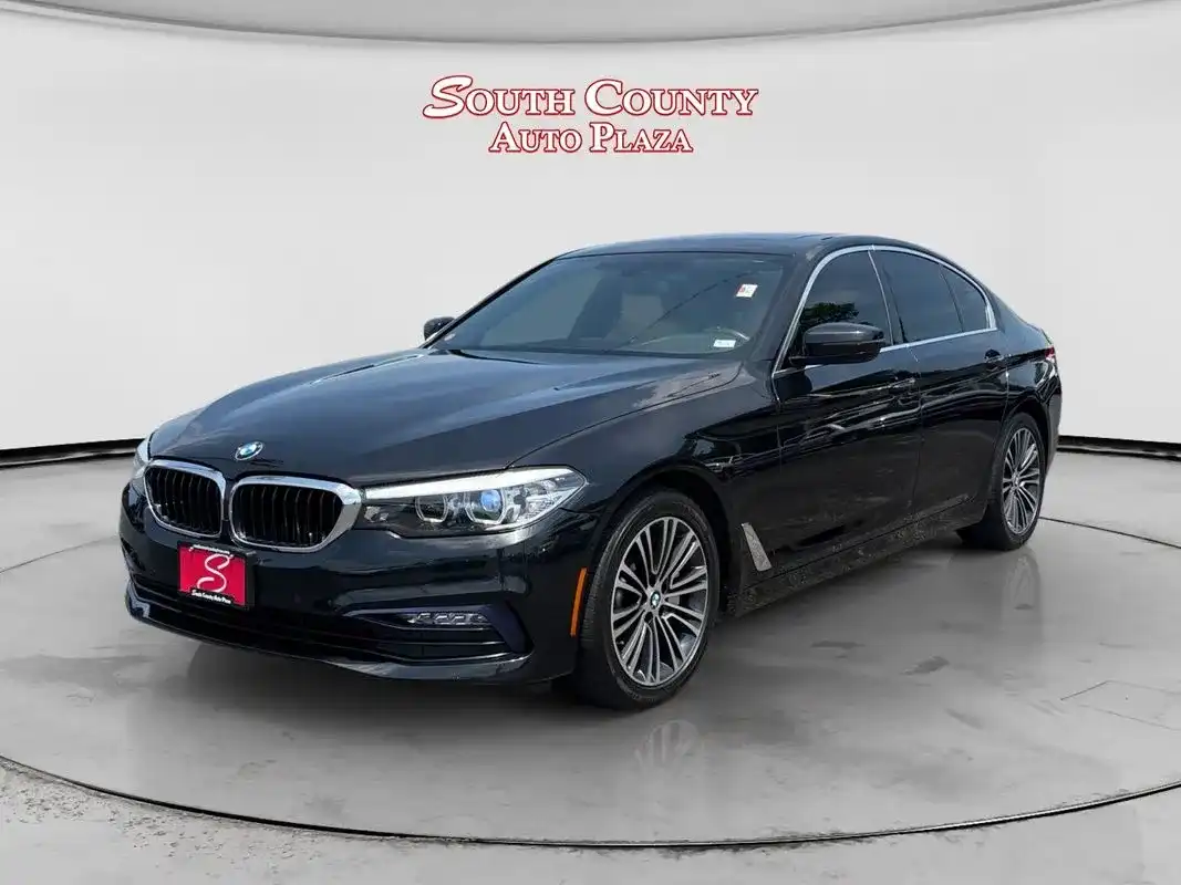 2017 BMW 5 Series 530i xDrive Sedan's photo