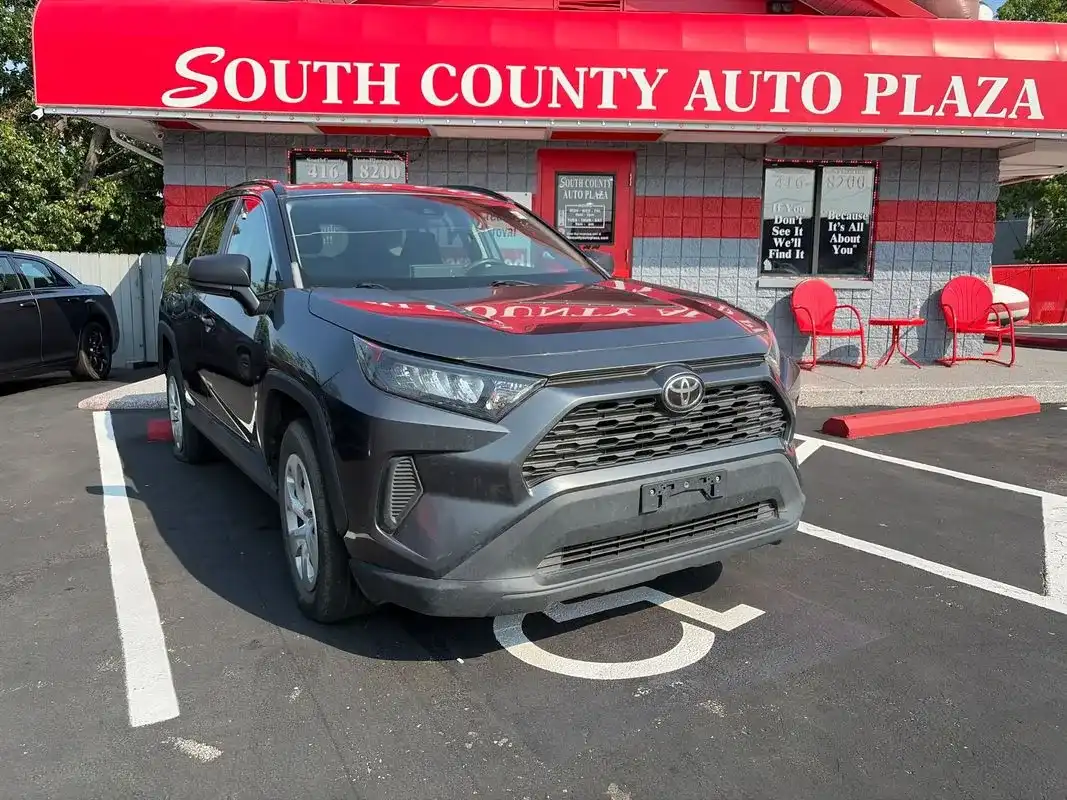 2020 Toyota RAV4 LE AWD's photo