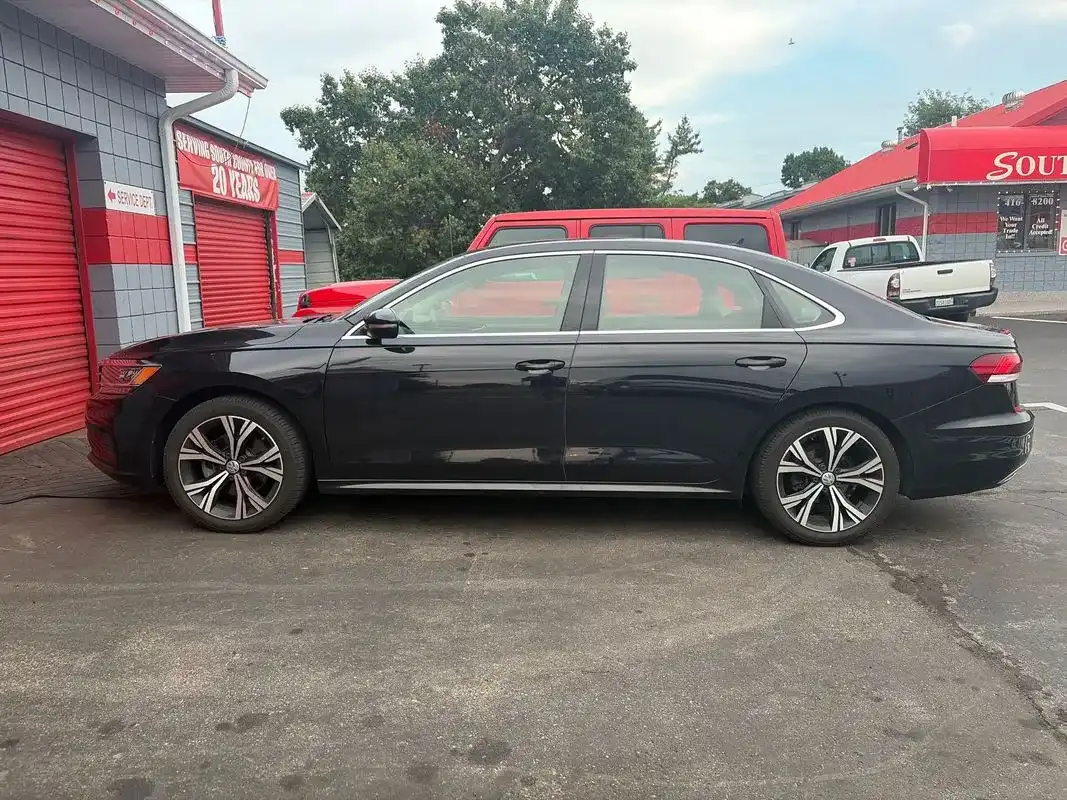 2021 Volkswagen Passat 2.0T SE Auto's photo