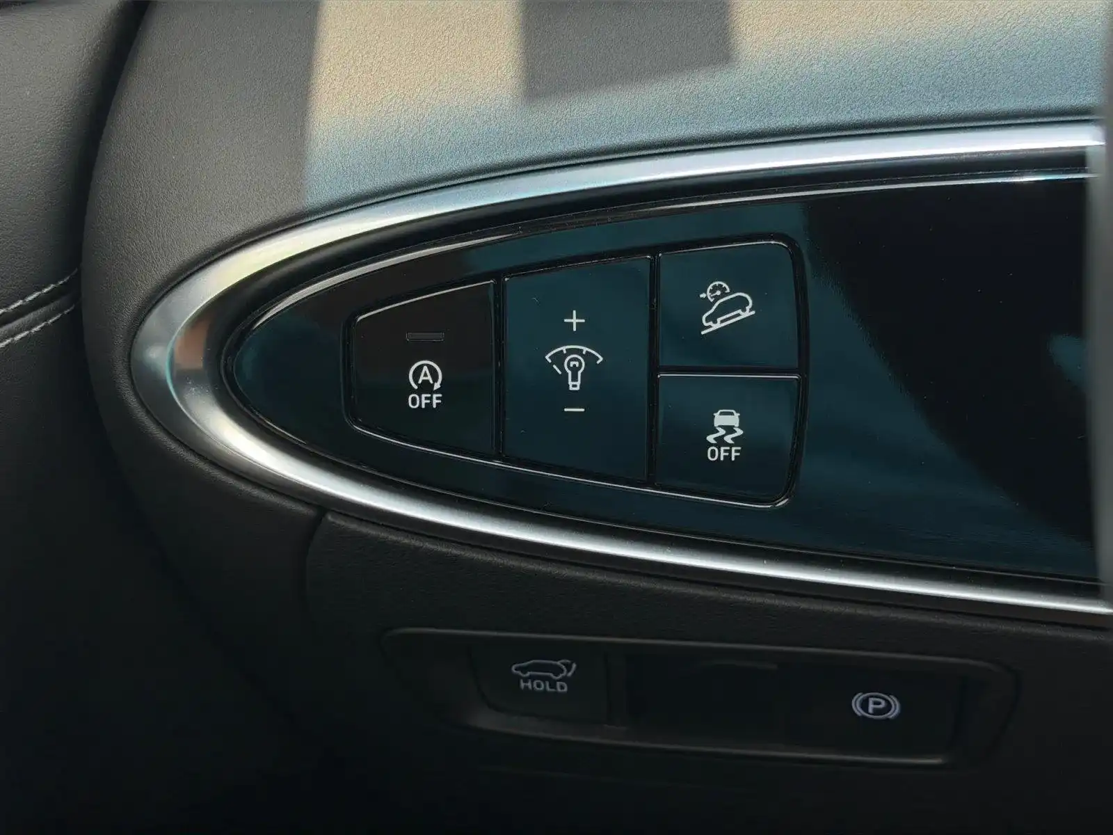 2025 Genesis GV70 2.5T Standard AWD's photo