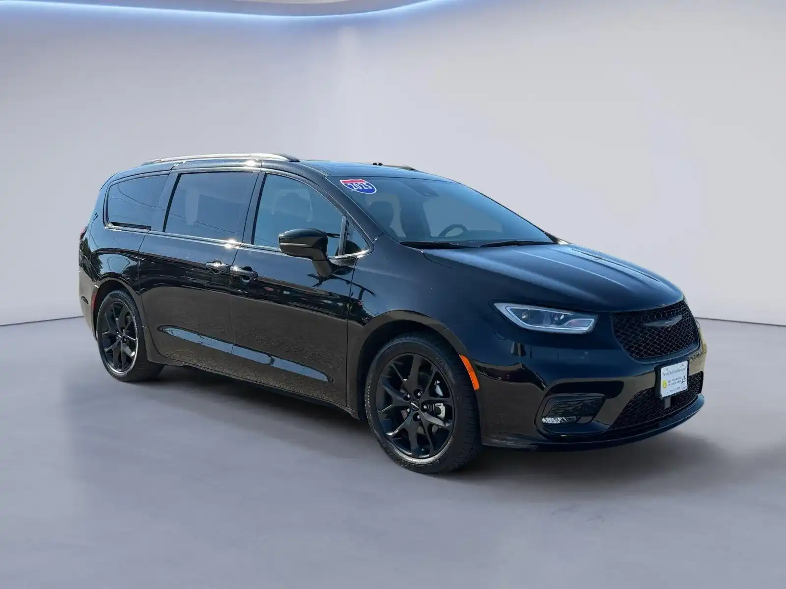 2025 Chrysler Pacifica Limited's photo