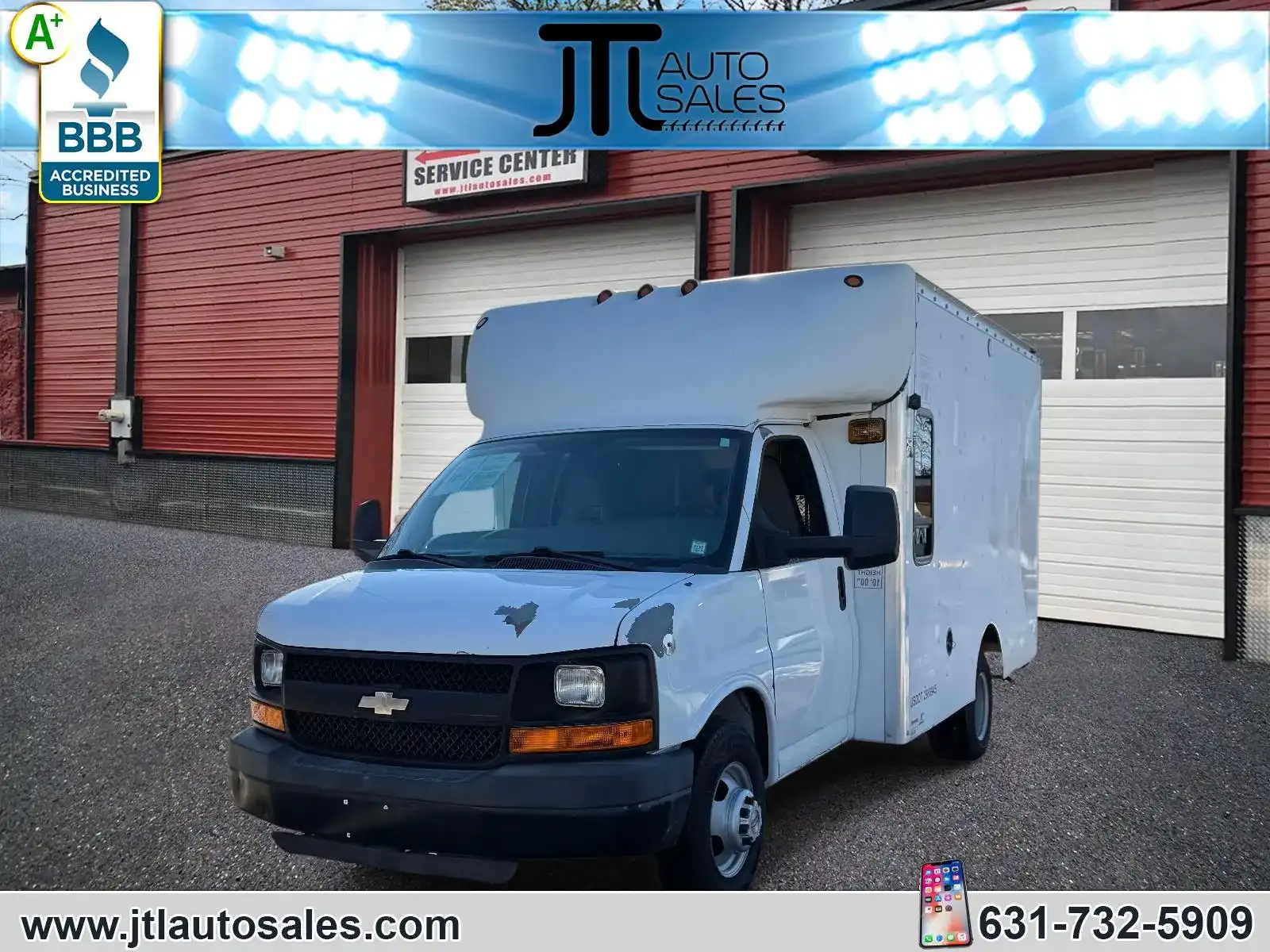 2011 Chevrolet Express's photo