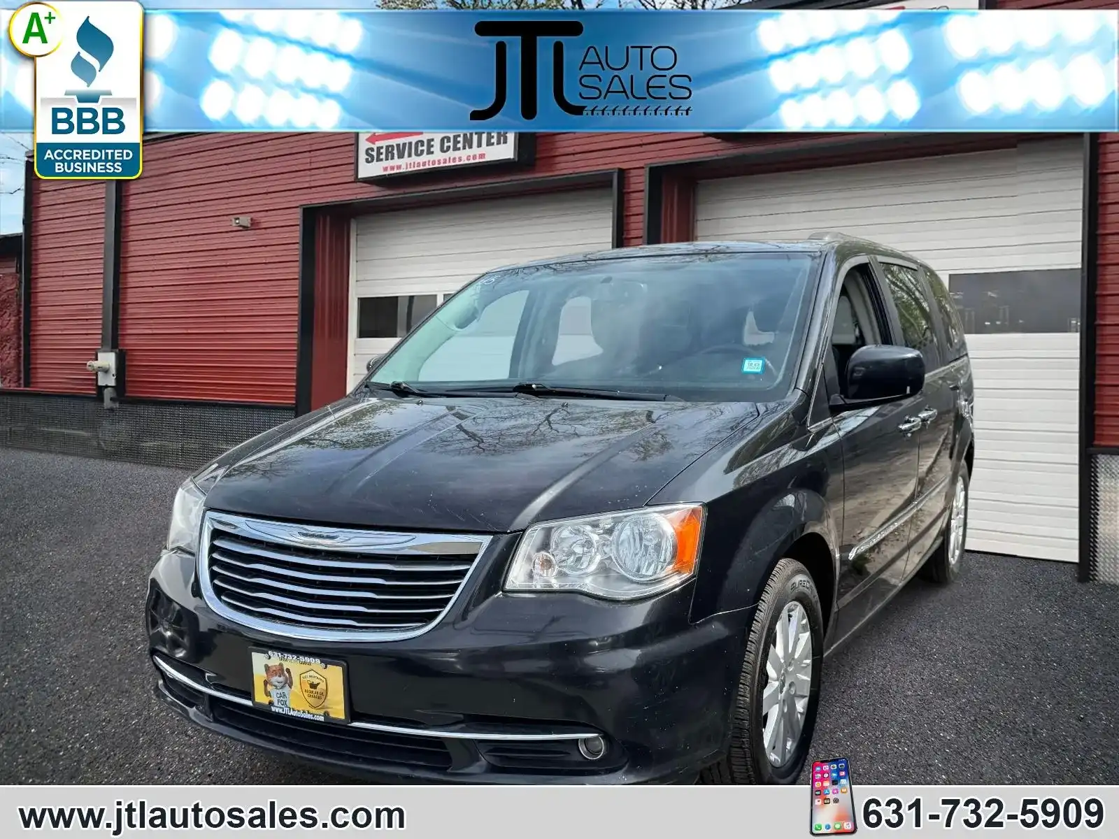 2015 Chrysler Town & Country Touring's photo