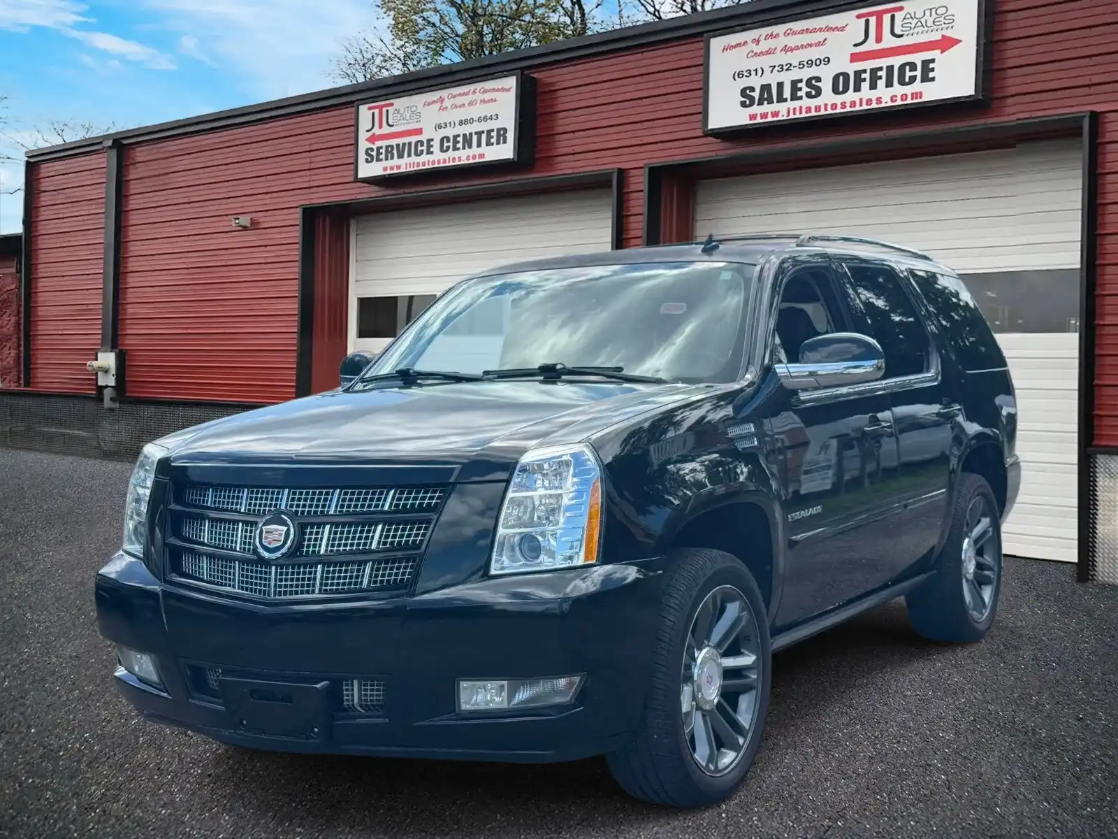 2013 Cadillac Escalade AWD Premium's photo