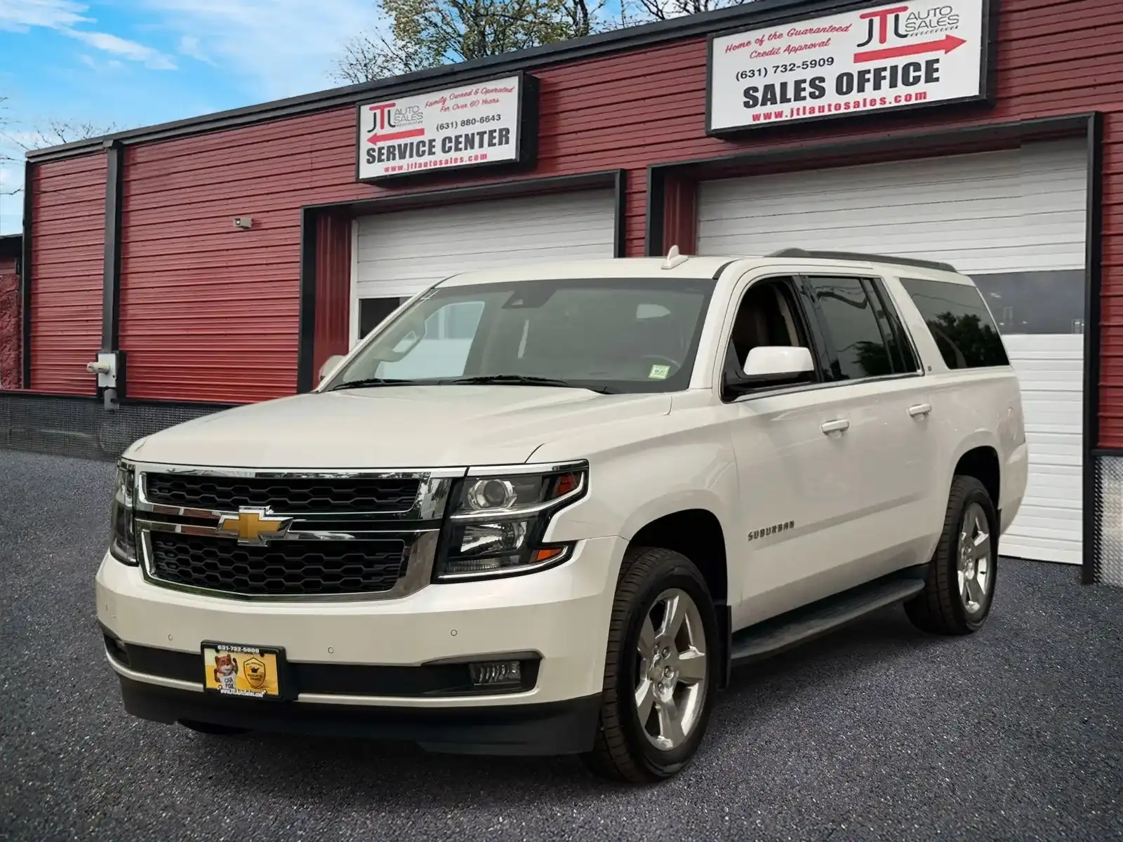 2019 Chevrolet Suburban 4WD 1500 LT's photo