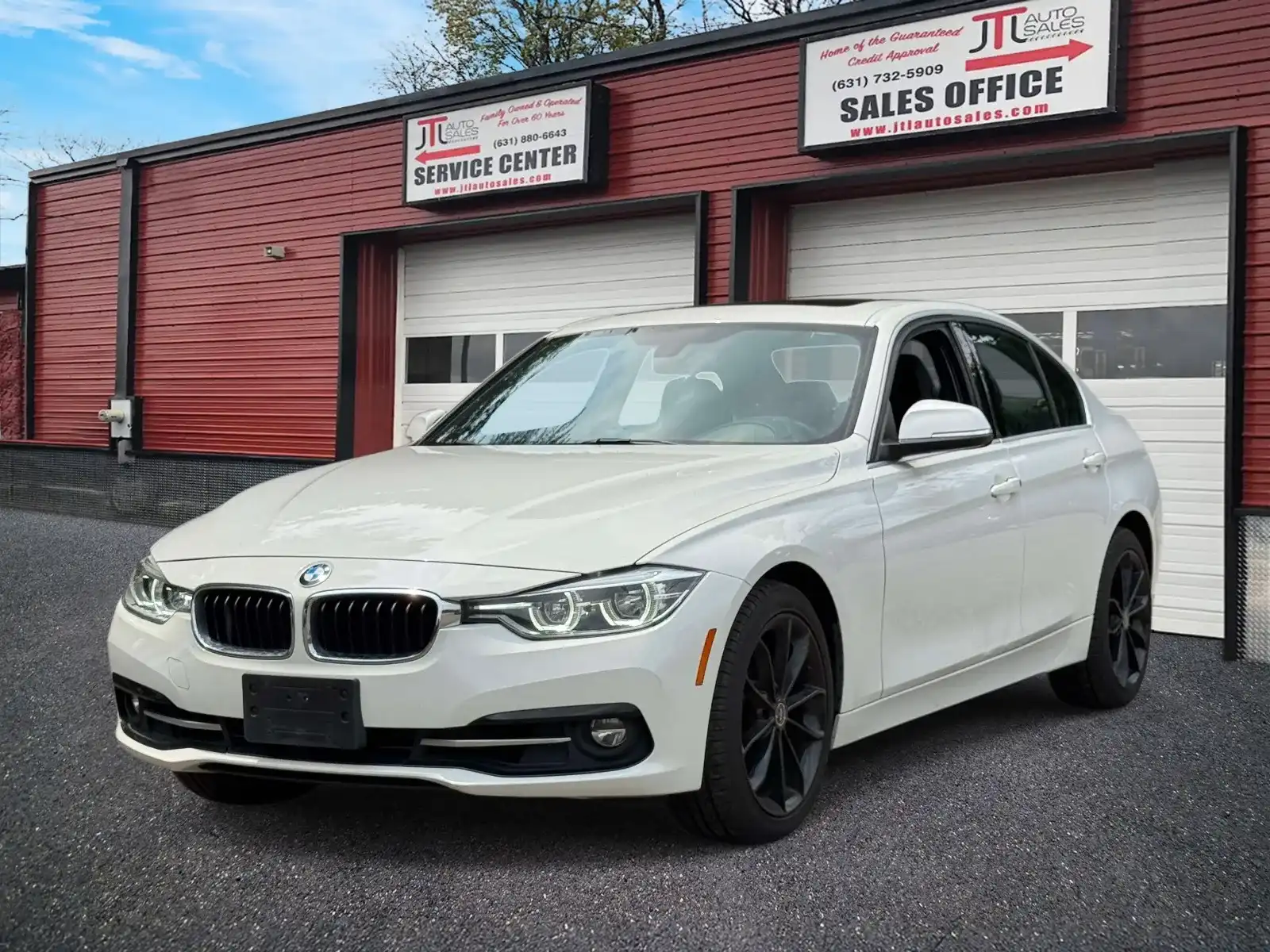 2018 BMW 3 Series 330i xDrive Sedan's photo