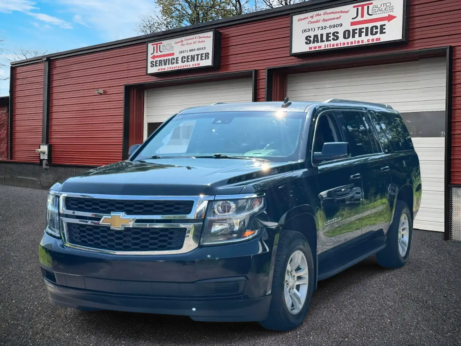2017 Chevrolet Suburban 4WD 1500 LT's photo