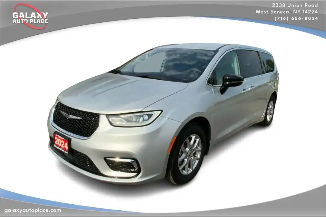 2024 Chrysler Pacifica Touring L's photo