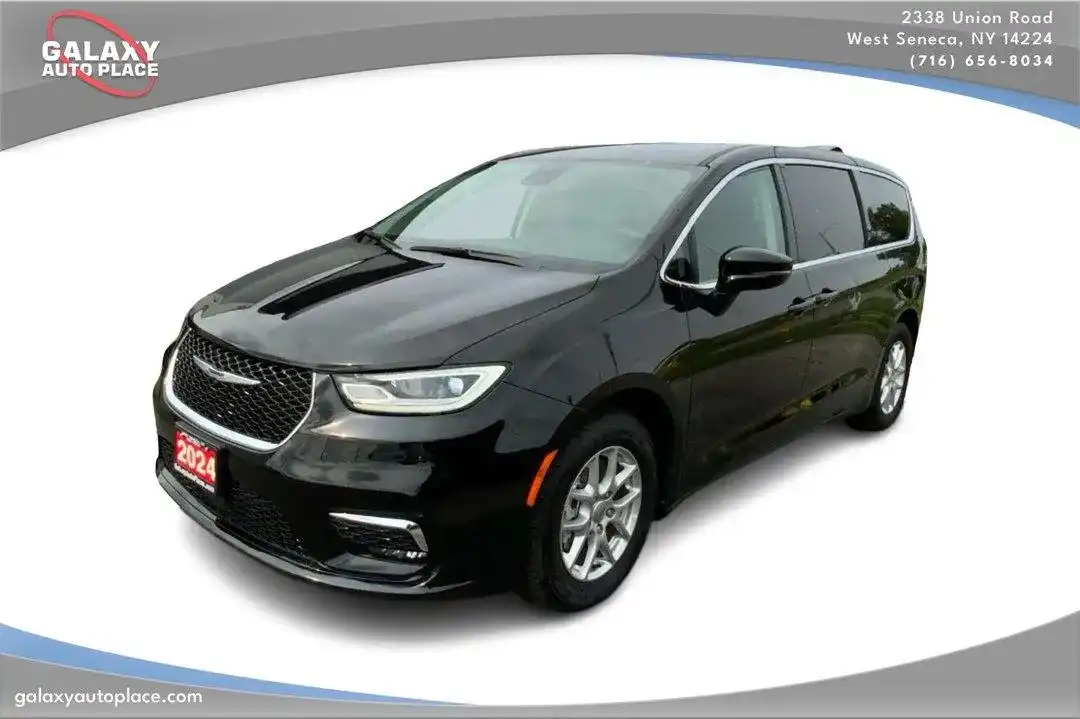 2024 Chrysler Pacifica Touring L's photo