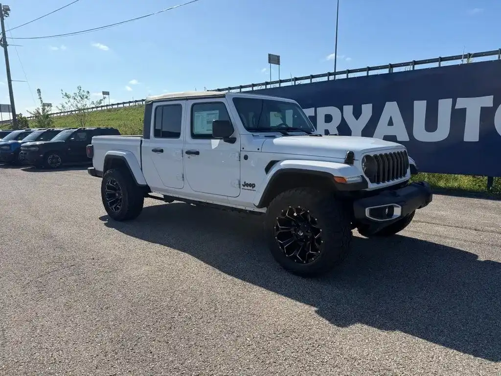2026 Jeep Gladiator Sport S Auto's photo