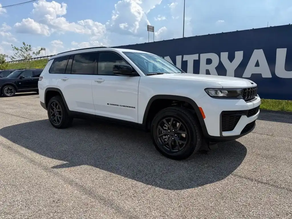 2027 Jeep Grand Cherokee L Laredo Altitude 4WD's photo