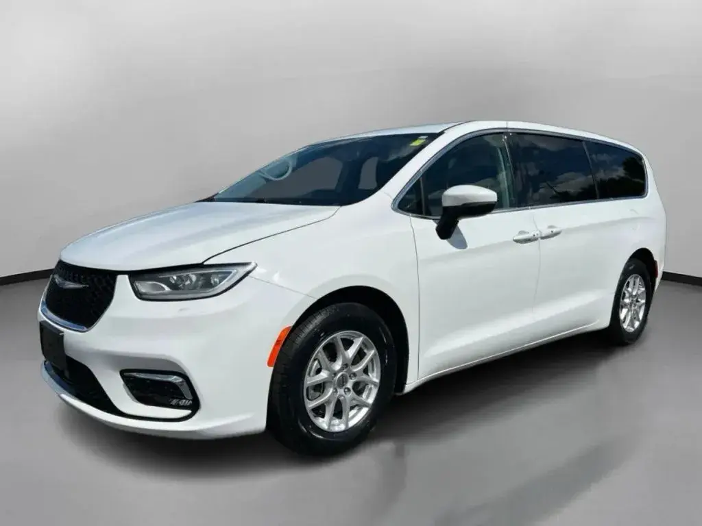 2023 Chrysler Pacifica Touring L photo 5