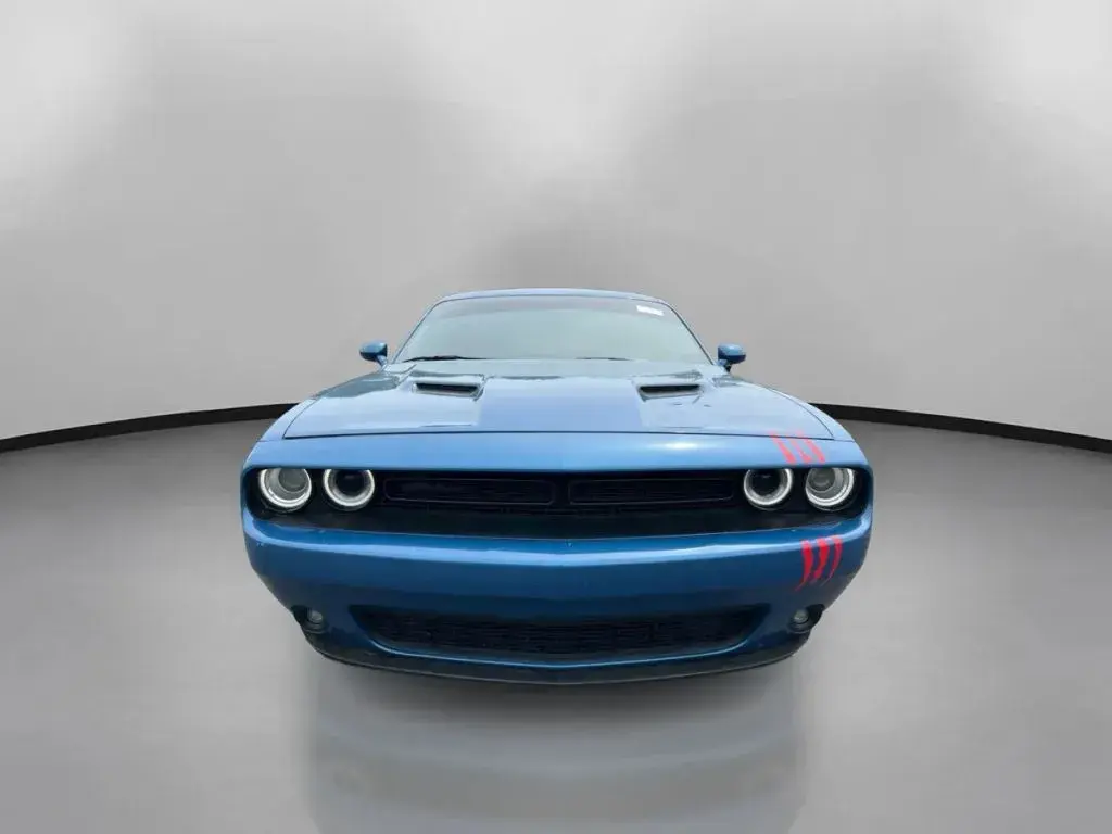2021 Dodge Challenger SXT Auto photo 3