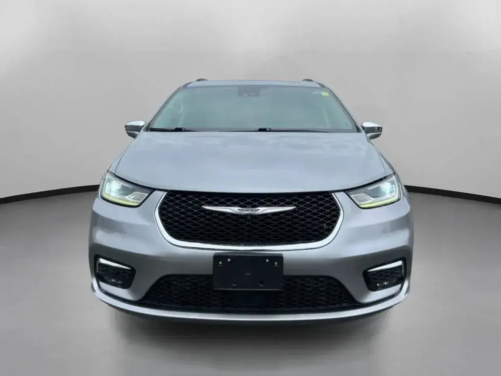 2021 Chrysler Pacifica Limited photo 3