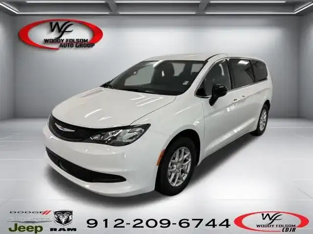 2026 Chrysler Voyager LX's photo
