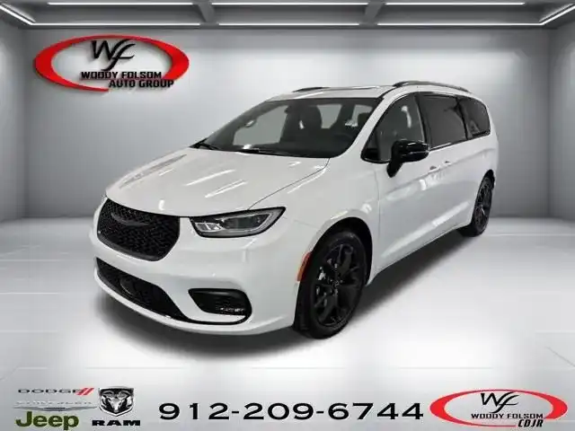 2026 Chrysler Pacifica Limited's photo