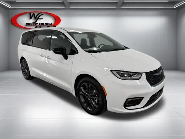 2026 Chrysler Pacifica Select photo 3