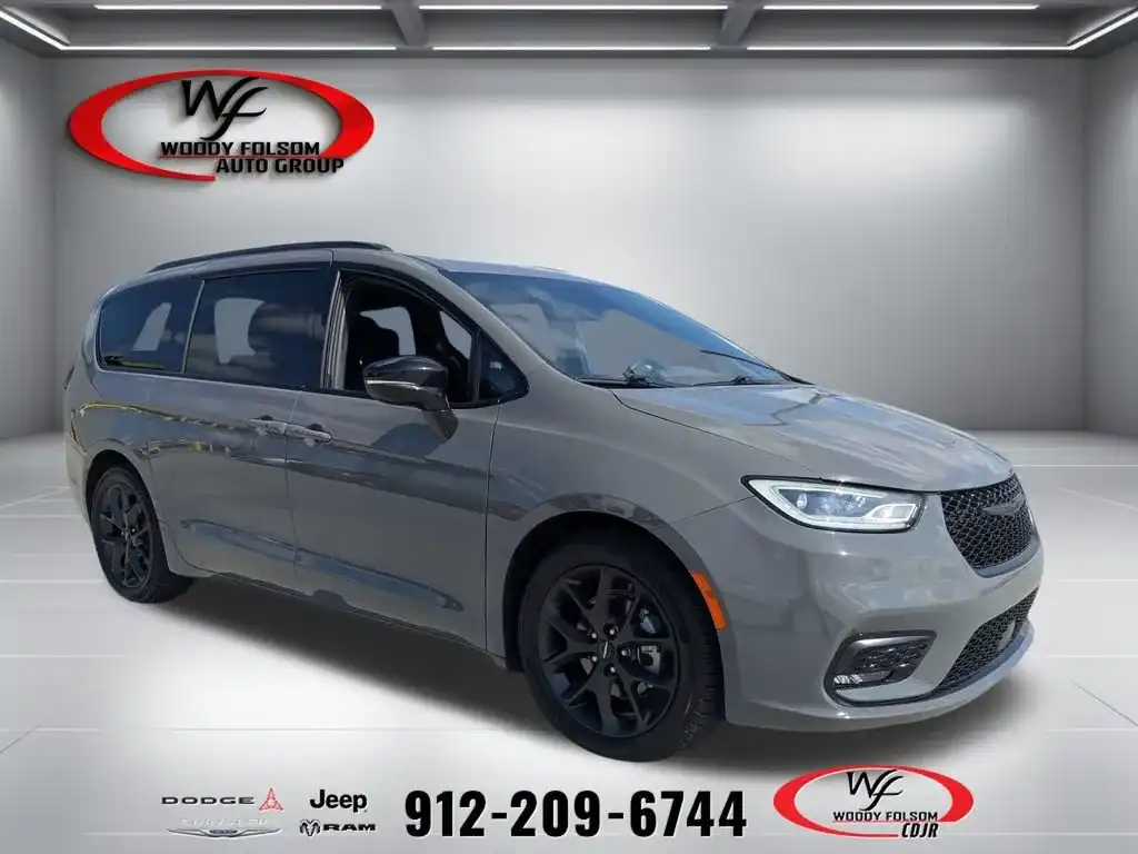 2025 Chrysler Pacifica Limited's photo