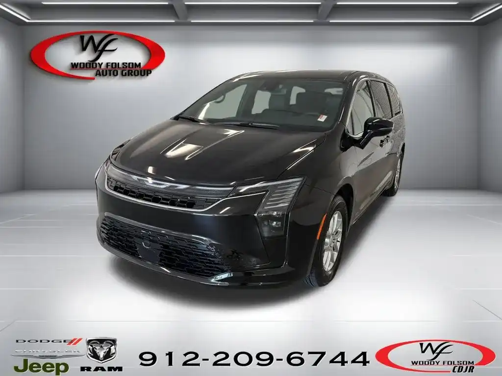 2027 Chrysler Pacifica Select's photo