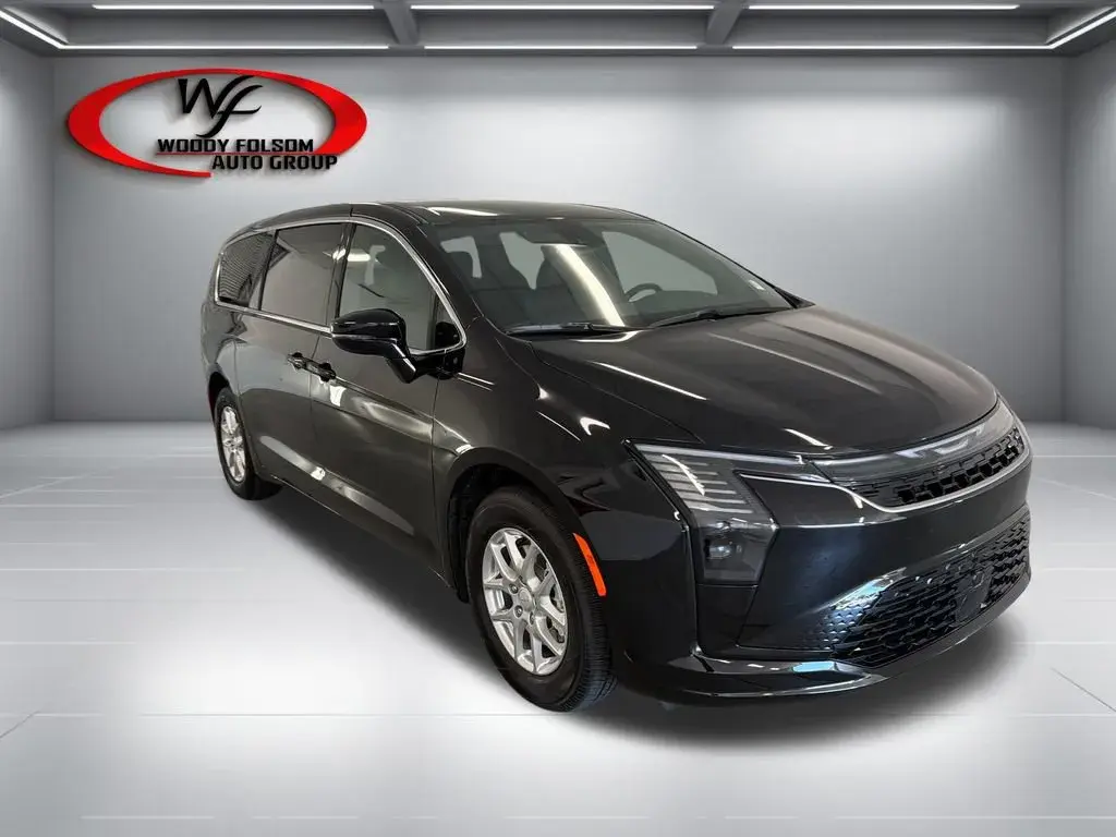 2027 Chrysler Pacifica Select photo 3