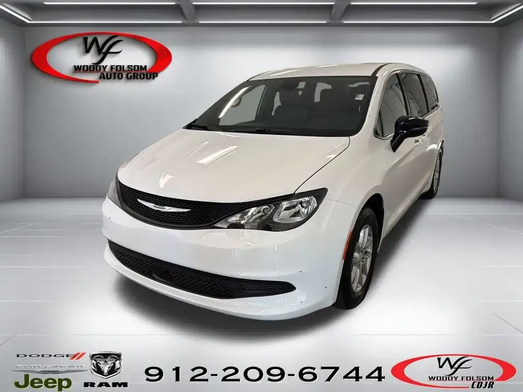 2027 Chrysler Voyager LX's photo