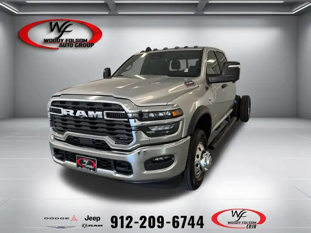 2027 RAM 3500 Big Horn 4WD Crew Cab's photo