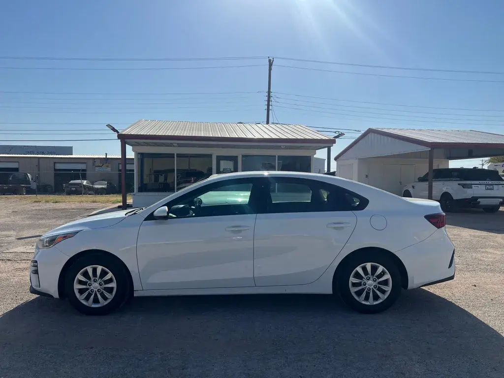 2019 Kia Forte FE Auto photo 3