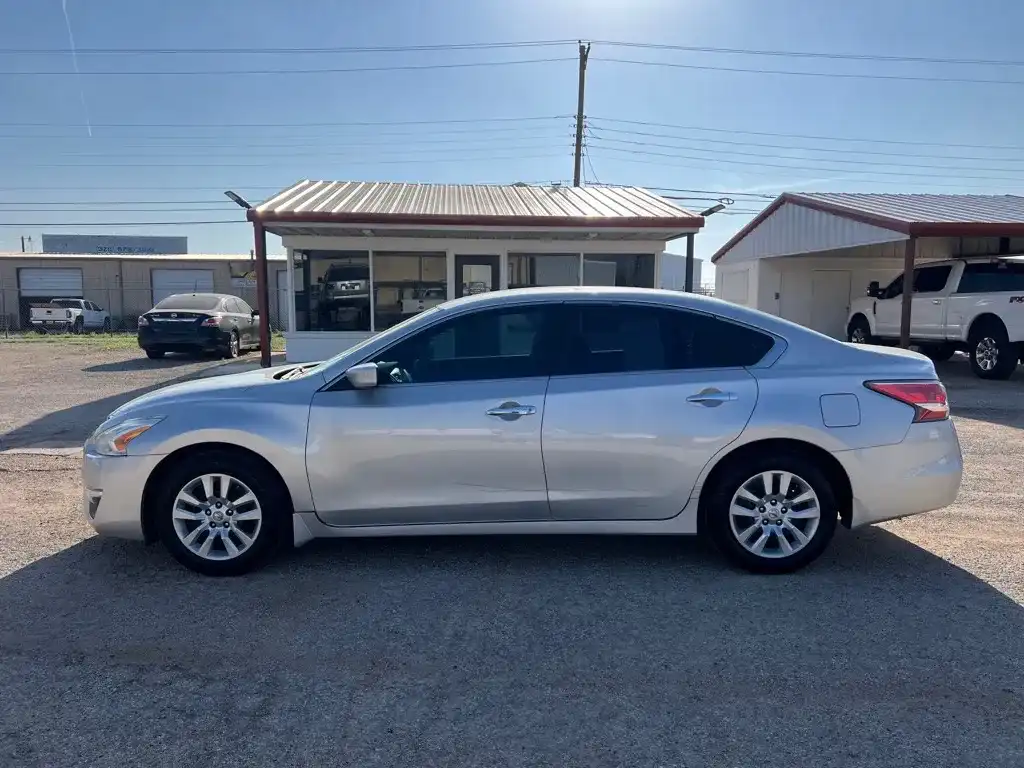 2015 Nissan Altima 2.5 S's photo