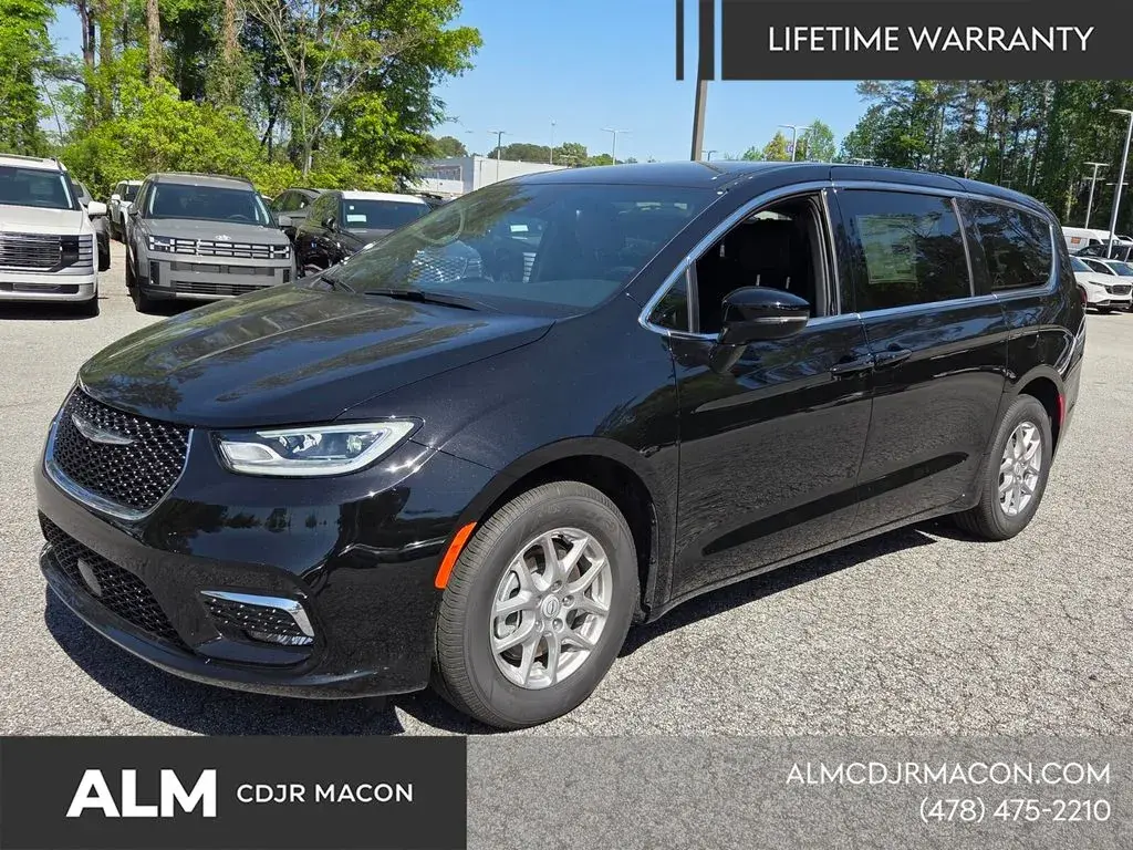 2026 Chrysler Pacifica Select photo 4