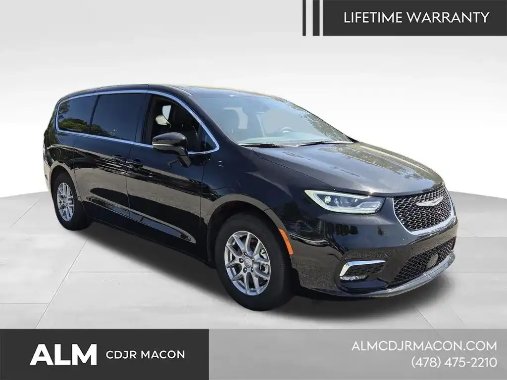2026 Chrysler Pacifica Select's photo