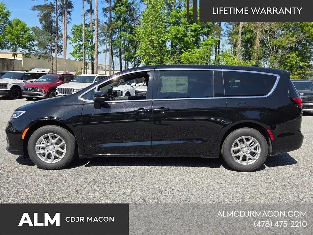 2026 Chrysler Pacifica Select photo 5
