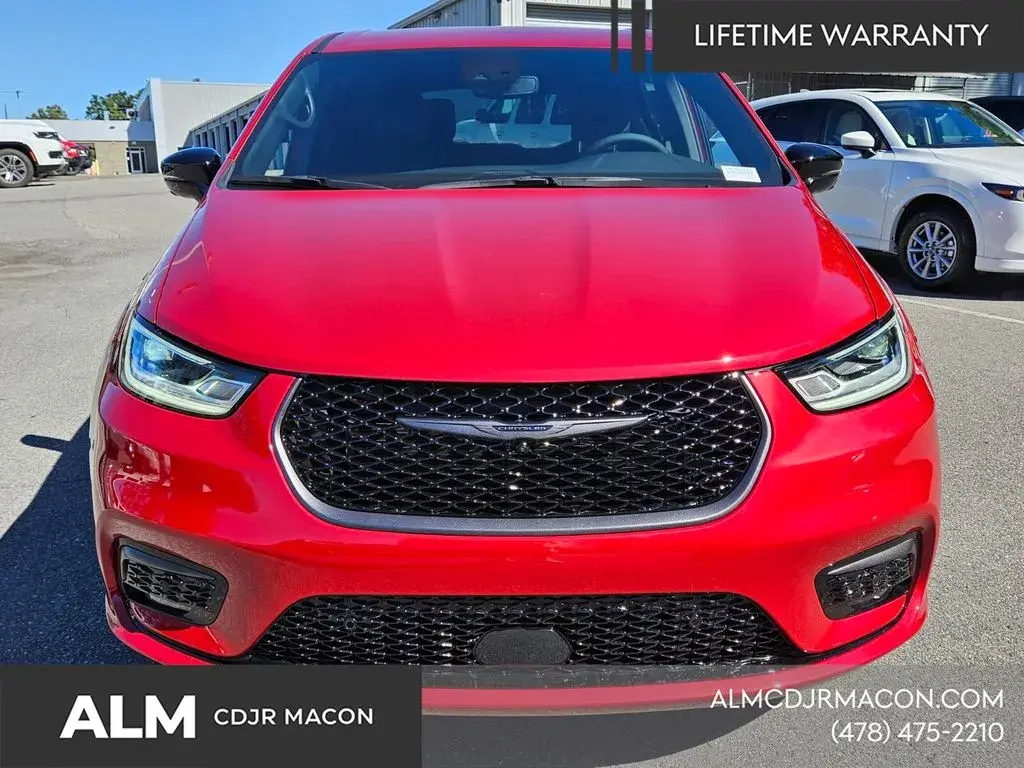 2026 Chrysler Pacifica Select photo 3