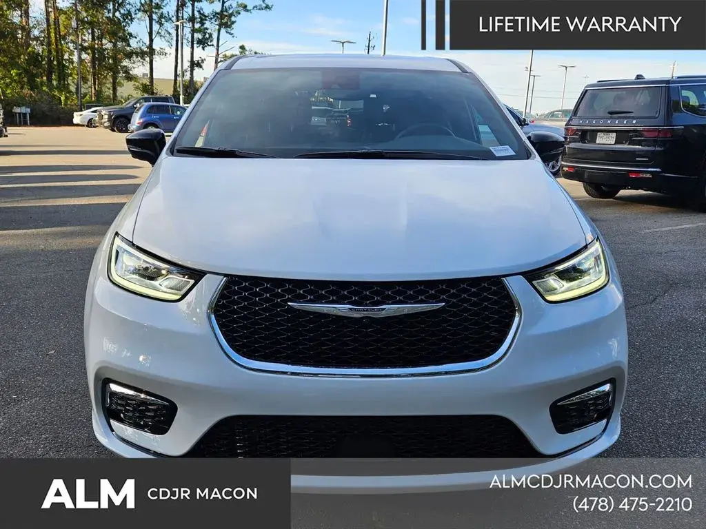 2026 Chrysler Pacifica Select photo 3