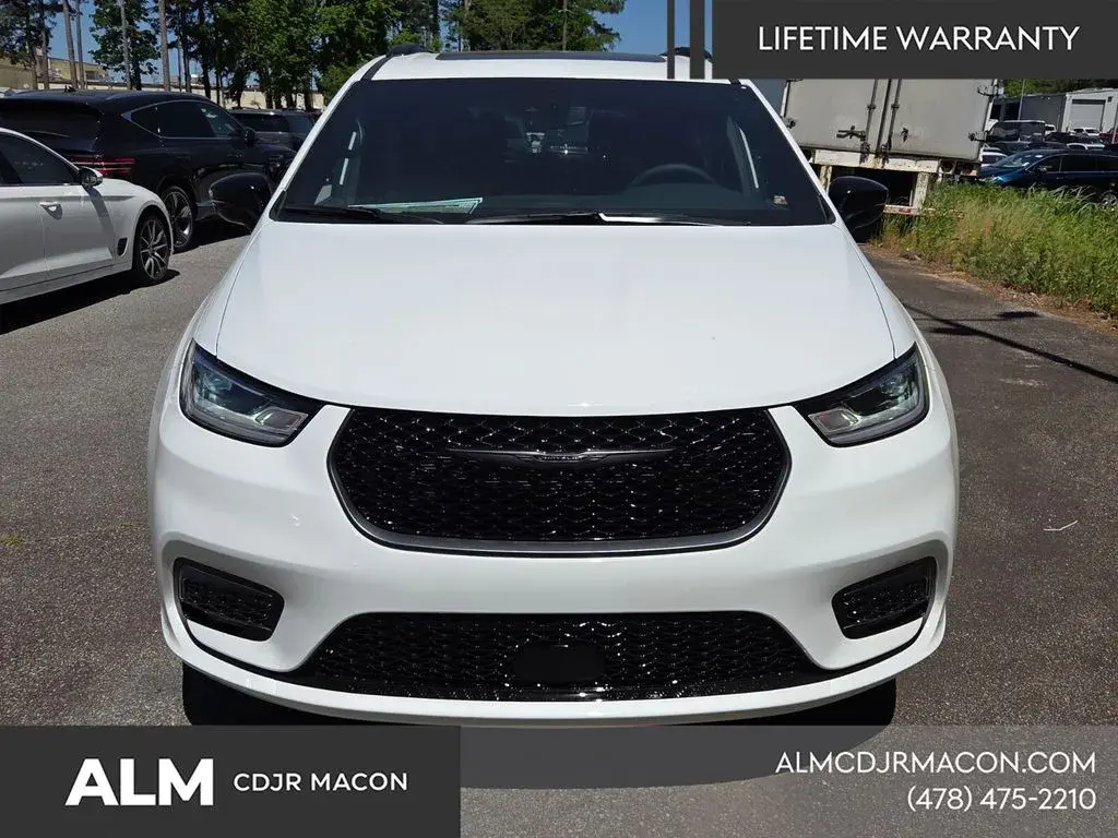 2026 Chrysler Pacifica Limited photo 3