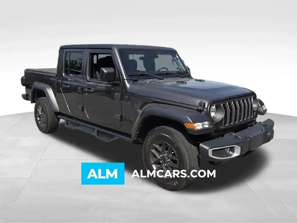 2024 Jeep Gladiator Sport S's photo