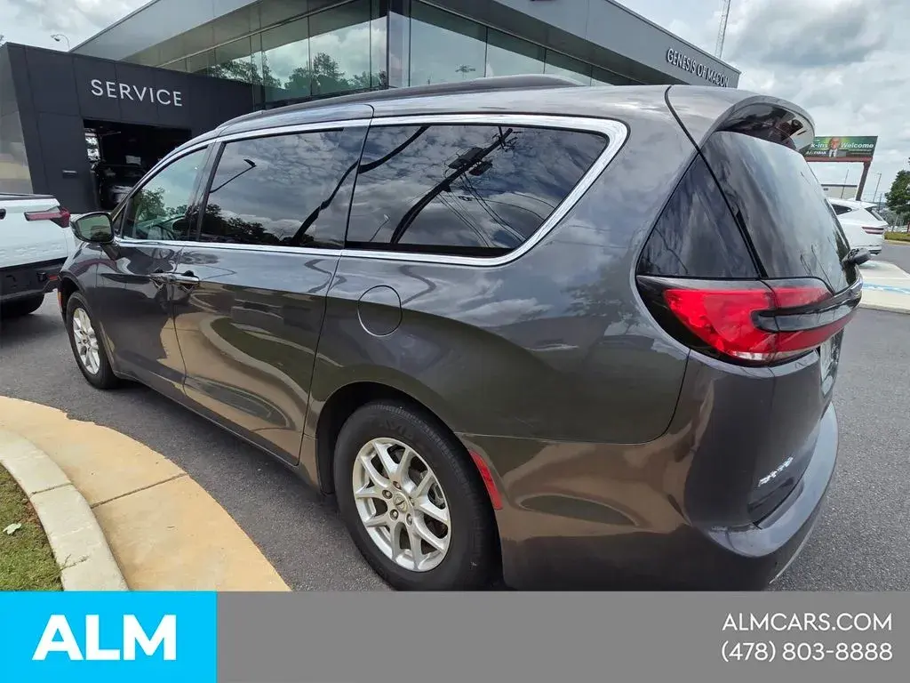 2022 Chrysler Pacifica Touring L photo 3